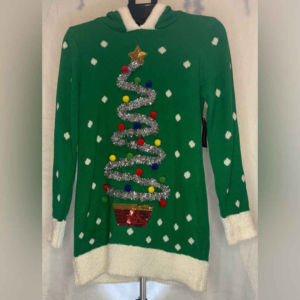 No Boundaries Ugly Xmas Sweater Tree W/Colorful Balls & Silver Garland,  Large